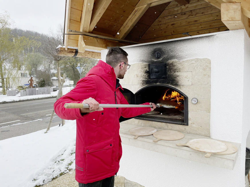 Brot und Pizza aus dem eigenen Holzbackofen – Jannik hat auch Hobbys, die bestenfalls mittelbar mit dem Beruf zu tun haben.