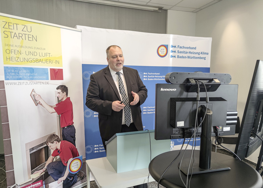 Jörg Knapp im Studio des FV SHK Baden-Württemberg.