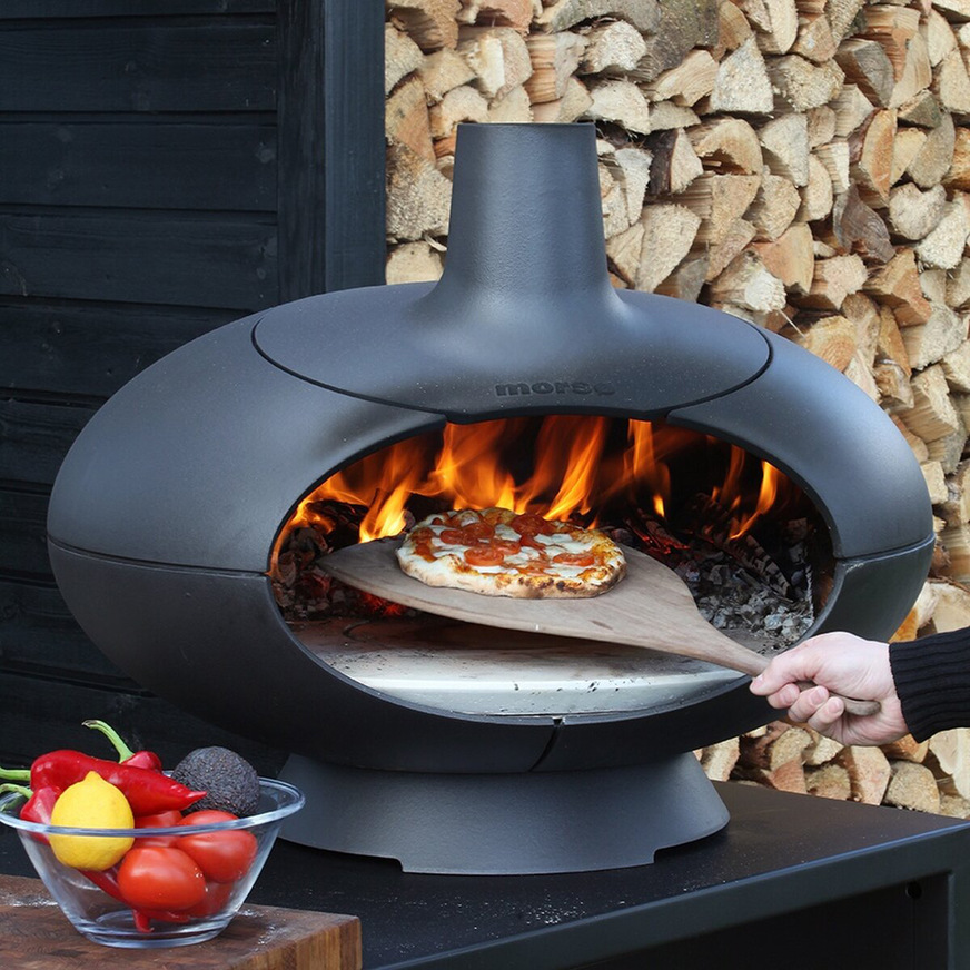 Erst Gartenkamin fürs wilde Feuer, später ­Pizzabackofen, der Outdoor-Ofen von Morsø.