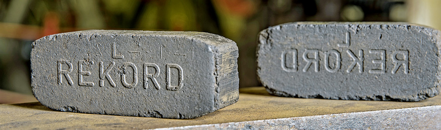 Für die Verwendung von Braunkohlenbriketts in Kaminen und Öfen muss das Gerät eine Herstellerfreigabe haben.