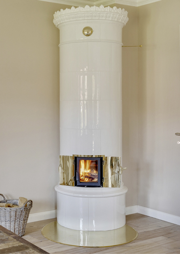 Helle Farben und ein gediegenes Ambiente passen zu diesem Kachelofen „Göteborg“.