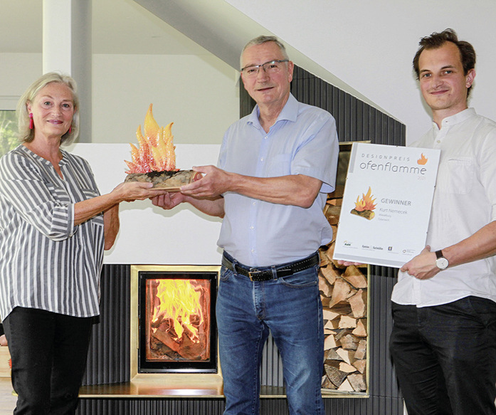 Kurt Nemecek erhielt den Preis von Regina Hersey von der Keramischen Rundschau.