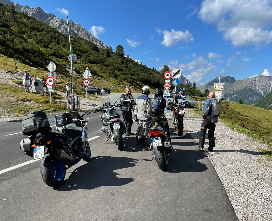 Mit dem Motorrad auf Tour im Vierländereck.