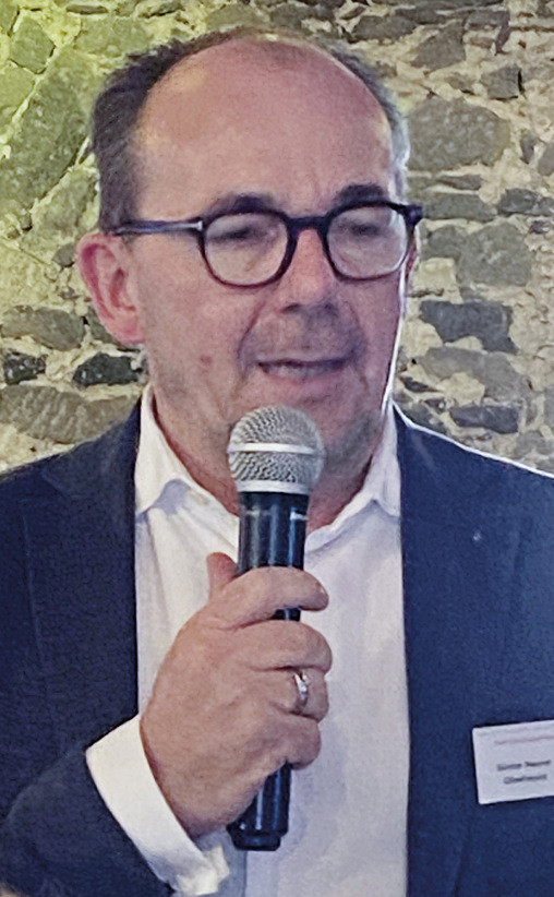 „Ofenfreund“ Günter Meurer sorgt immer für anregende Diskussionen.