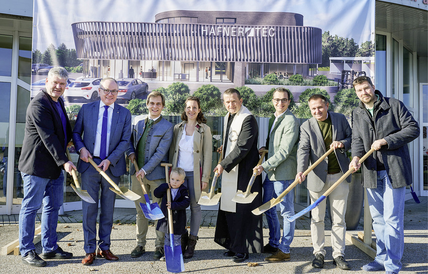 Spatenstichfoto (von links nach rechts): Bgm Wbg Dr. Josef Leitner; LHStv Dr. Stephan Pernkopf; GF Hafnertec Ing. Markus Bicker; Leonard Bicker; Sophia Bicker; Pfarrer Wbg Mag. Daniel Kostrzycki; BM Ing. Johannes Bicker; GF Mostviertel Tourismus GmbH Mag. Andreas Purt; Wirtschaftskammer NÖ, Bezirksstelle Scheibbs Mag. Augustin Reichenvater.