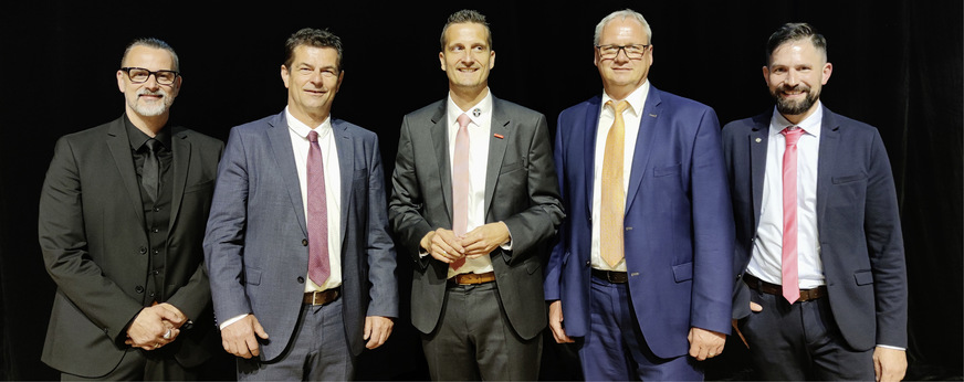 Der neue Vorstand von links nach rechts: Markus Burger, Udo Voigt, Alexis Gula, Andreas Peeters und Andreas Walburg.&nbsp;