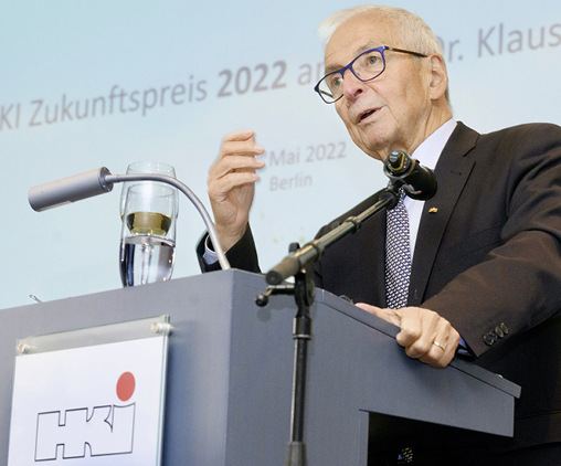 In seiner Dankesrede hob Prof. Dr. Klaus Töpfer die Bedeutung der Innovationskraft für die ­Bewältigung der globalen Krisen hervor.