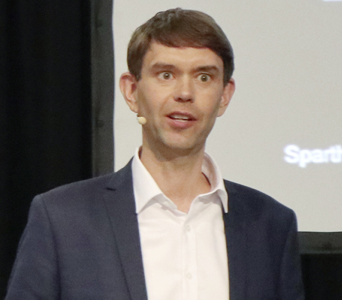 Andreas Schönfeld stellte die Gerhard- Manfred-Rokossa-Stiftung im Detail vor.