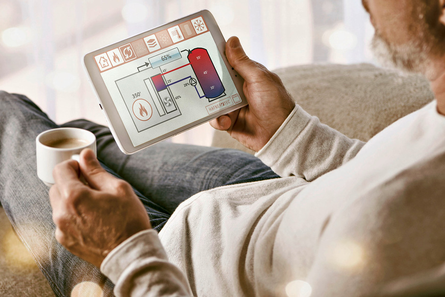 Technik trifft Komfort: Hafnertec zählte auch bei den Ofensteuerungen zu den Pionieren der Branche. Selbstverständlich ist längst auch die Bedienung übers Tablet oder Smartphone implementiert.