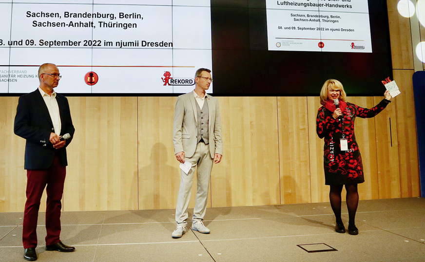 Jörg Friedow und Hendrik Schütze (links und Mitte) eröffneten die Branchentage. Rechts: Susanne Weiß-Janoschek von der LEAG hatte das Rahmenprogramm mit organisiert.