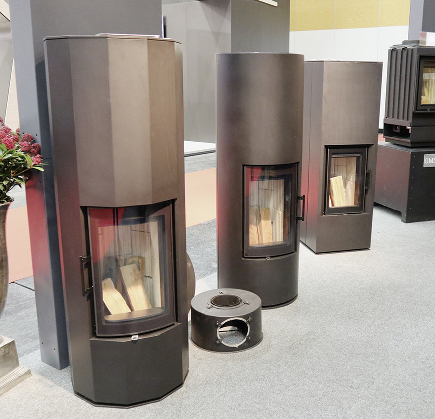 Der Serienstart der drei „Accu“-Speicheröfen (vorne im Bild) steht unmittelbar bevor.