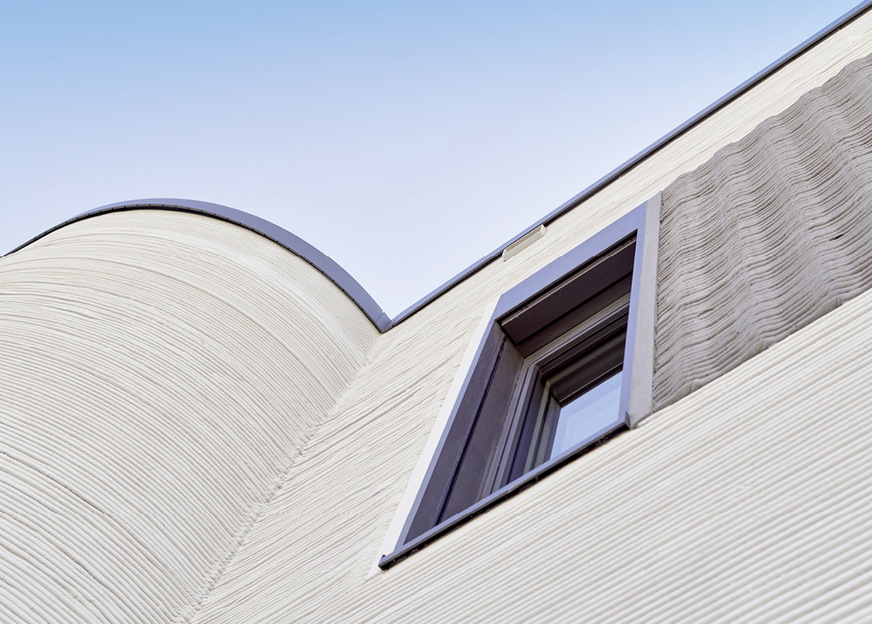 Ungewöhnlich ist nicht nur die Herstellung des Hauses, sondern auch die Architektur mit ihren schwungvollen Rundungen.