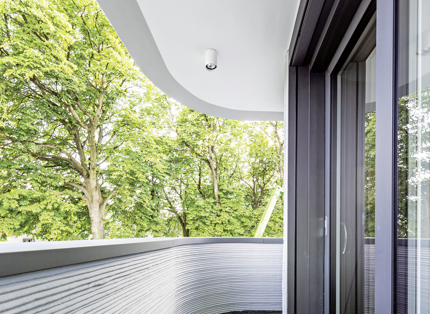 Architektonische Details spielen ganz bewusst mit der besonderen Materialität des gedruckten Betons, seiner Rillenstruktur und den runden Formen, die er ermöglicht.