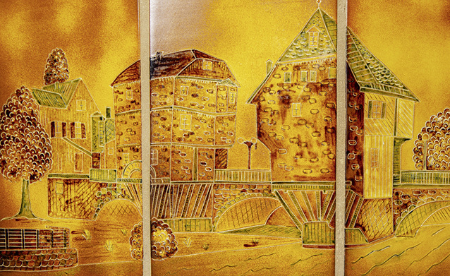 Der Ofen hat ein klassisches Design, das typisch ist für den Westerwald. Die vielen Motivkacheln haben für die Hausbesitzer auch eine persönliche Bedeutung.