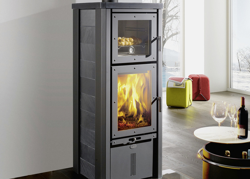 Der „Odin BF“ von Max Blank ist als Hybridofen für Scheitholz und Pellets mit der Möglichkeit zum Kochen und Backen ein vielseitiger und schönerOfen für alle Tage und auch bei Stromausfall voll einsatzfähig.
