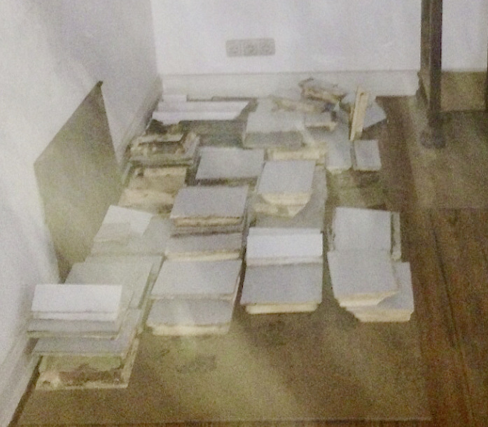 Auch dieser Kachelofen wurde vollständig, aber behutsam zerlegt.