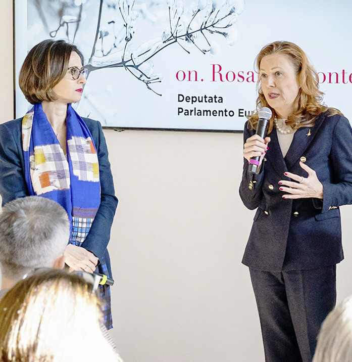 Chiara Palazzeti und EU-Abgeordnete ON. ­Rosanna Conte.