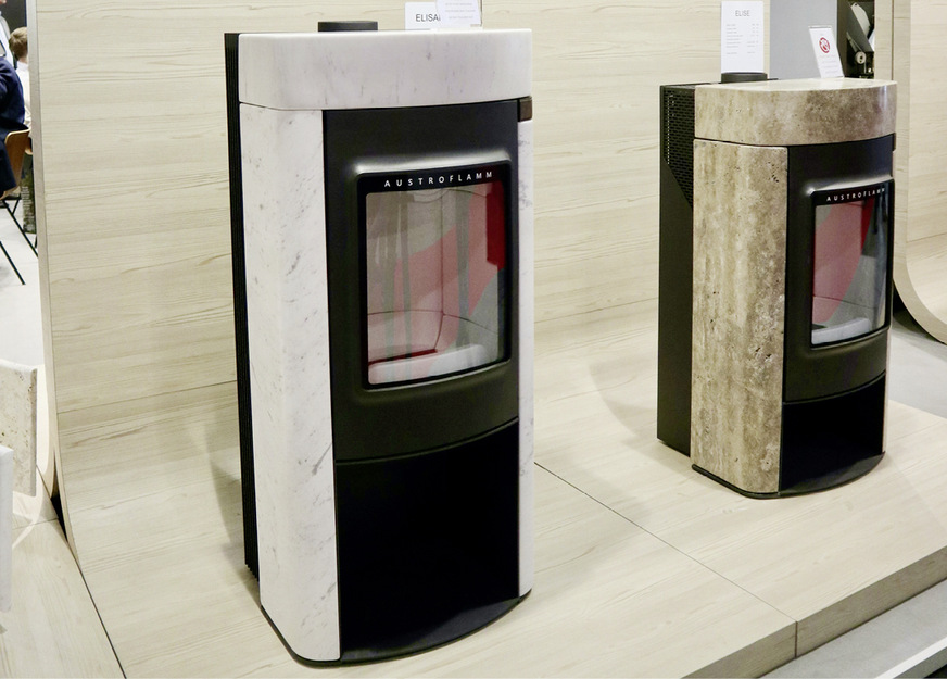 Mehr als Dekoration: die schwere Natursteinverkleidung der Kaminöfen „Elisabeth“ und „Elise“ hat eine echte Speicherfunktion.