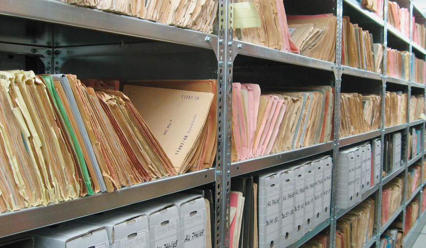 Auch, wenn die Aktenberge kleiner werden – die digitale Archivierungspflicht bleibt und ist auch nicht „ohne“.
