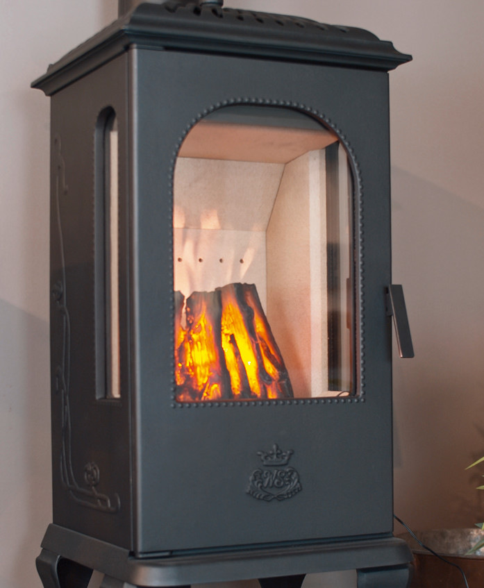 Im industriellen Kaminofenbau wird heute fast ausschließlich Vermiculit im Brennraum eingesetzt, weil sich so die hohen Emissionsanforderungen einfacher einhalten lassen. Auch die oft erwünschte schnelle Wärme wird damit eher erreicht.