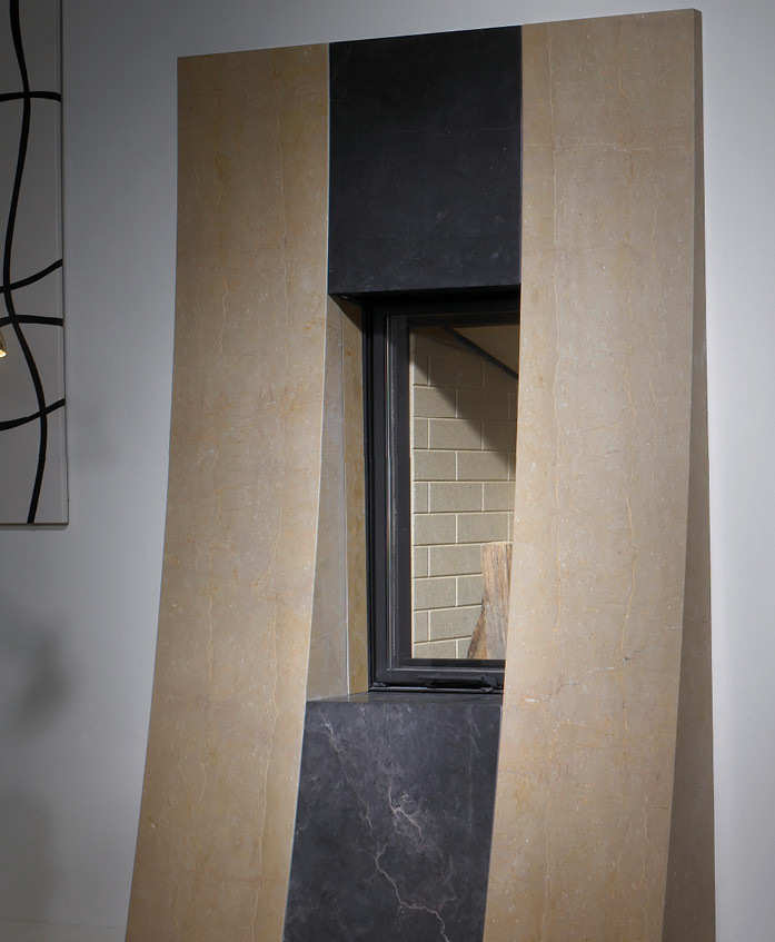 Vermiculit kann im industriellen Prozess auch mit speziellen Oberflächen – wie bei diesem Camina-Einsatz mit angedeutetem Backsteinrelief – geliefert werden.