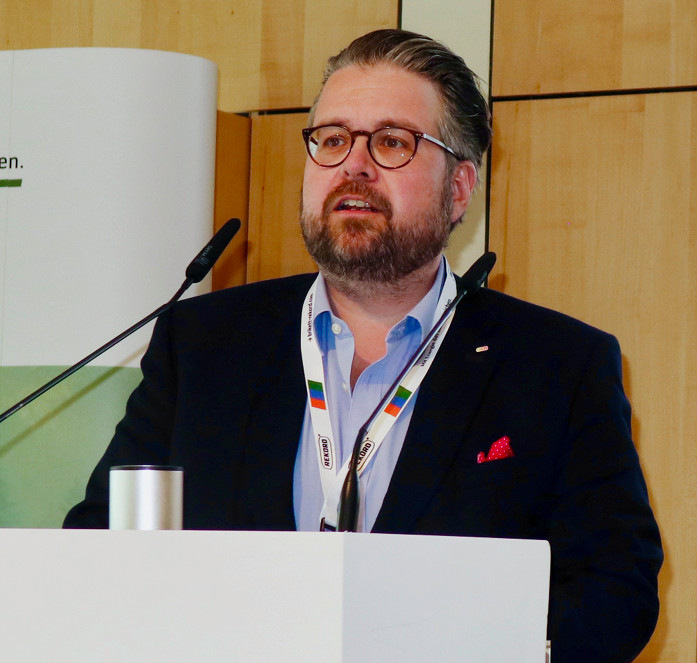 Dr. Johannes R. Gerstner knüpft als Kommunikator der Initiative „Ofenzukunft“ Fäden zu politischen Entscheidungsträgern.