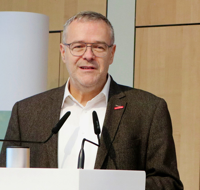 Mit seinen Grußworten verband ZDH-Präsident Jörg Dittrich seinen Wunsch nach einer anständigen Debattenkultur im Internet, die sachliche Kritik beispielweise an politischen Entscheidungen jedoch nicht unterdrücken soll.