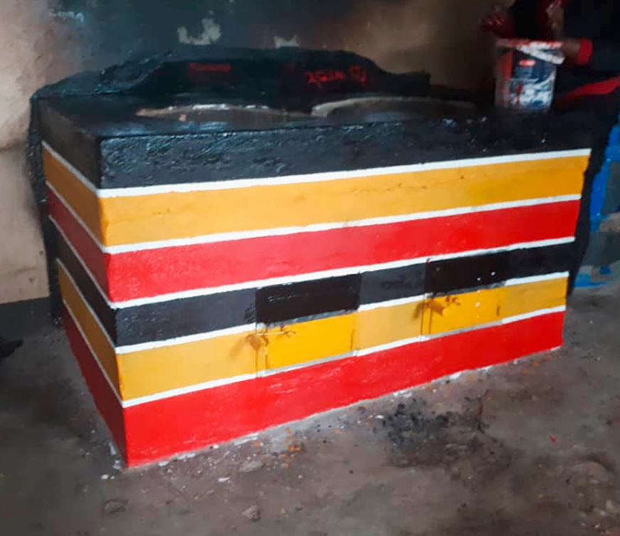 Abschließend die Farbgestaltung: Zufällig verwendet die ugandische Flagge die gleichen Farben wie die Deutsche.