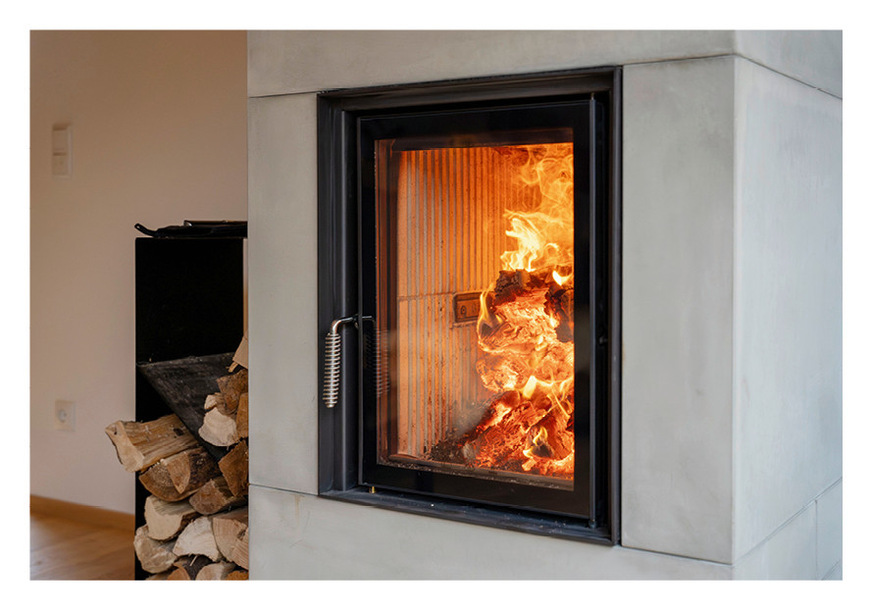 Auch bei üppigem Einheizen wird es nie zu warm – die Wassertechnik des Systemofens führt einen Großteil der Wärme in den Pufferspeicher ab.