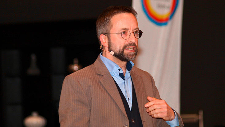 Tobe Hinrichs gab Empfehlungen für die Emissionsminderung bei Holzfeuertstätten.