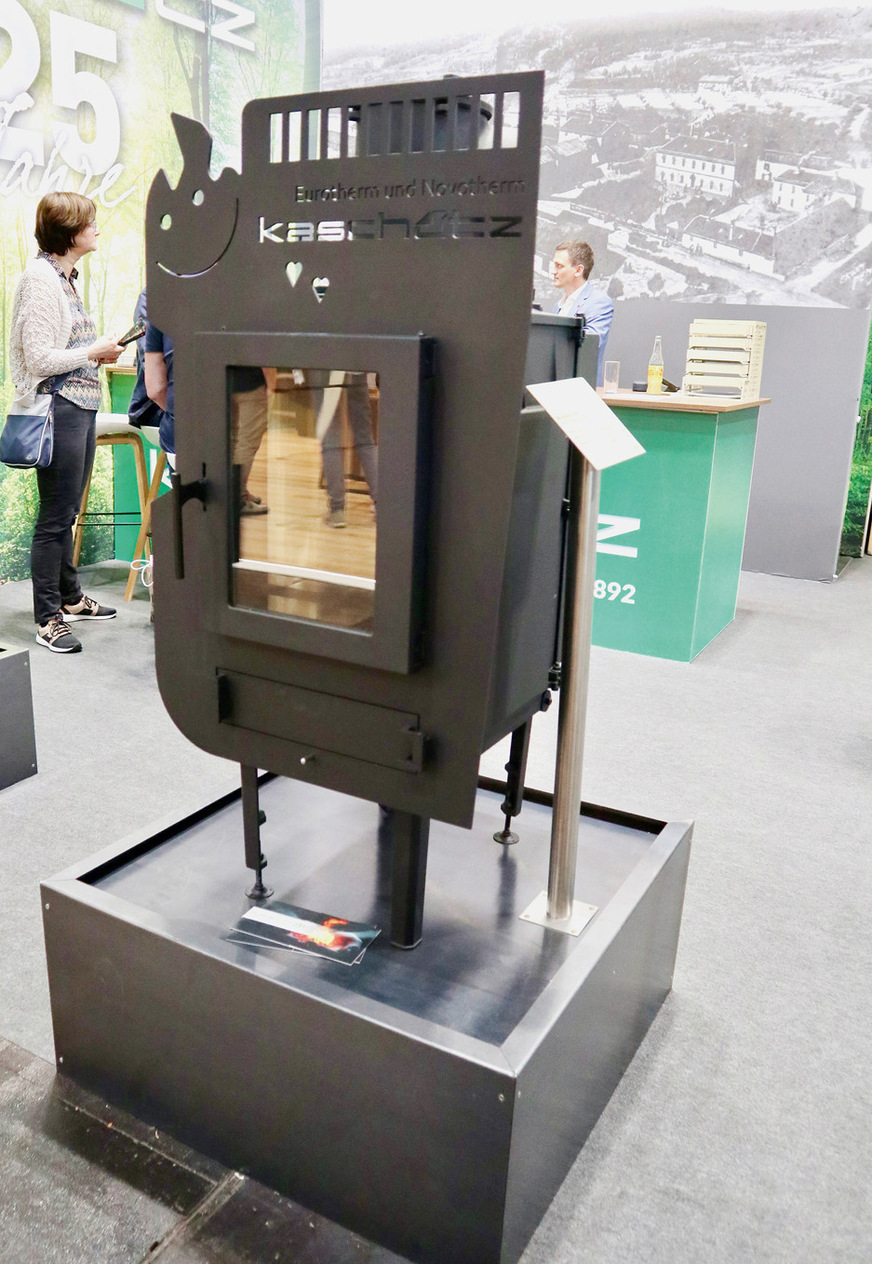 Einsatz mit lasergeschnittener Frontplatte.