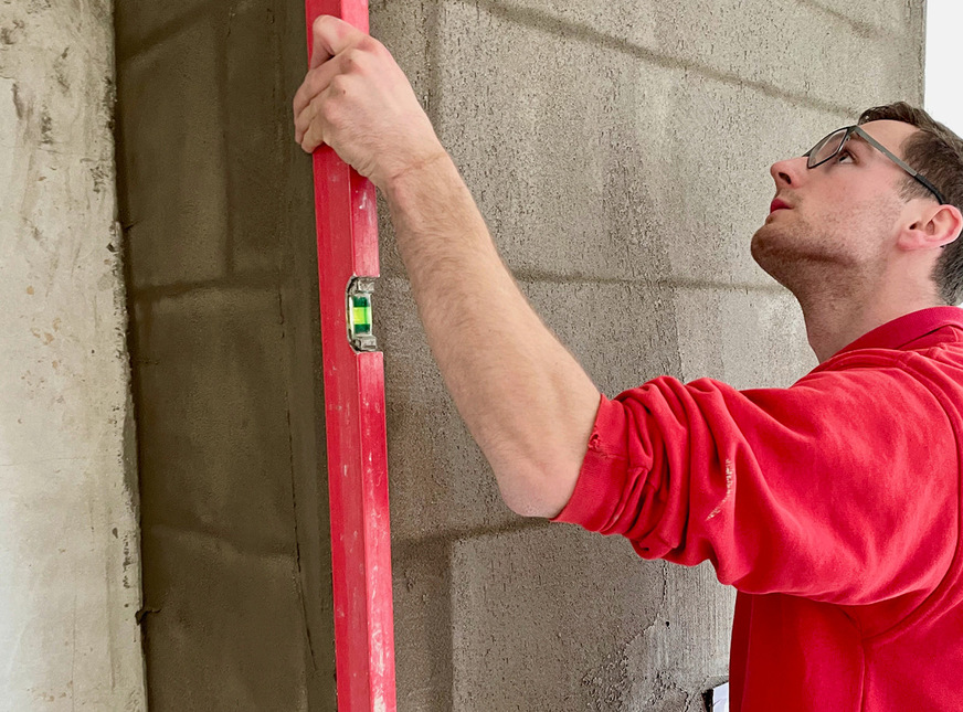 Konzentration, Beständigkeit und Perfektion liegen dem jungen Ofenbaumeister im Blut.