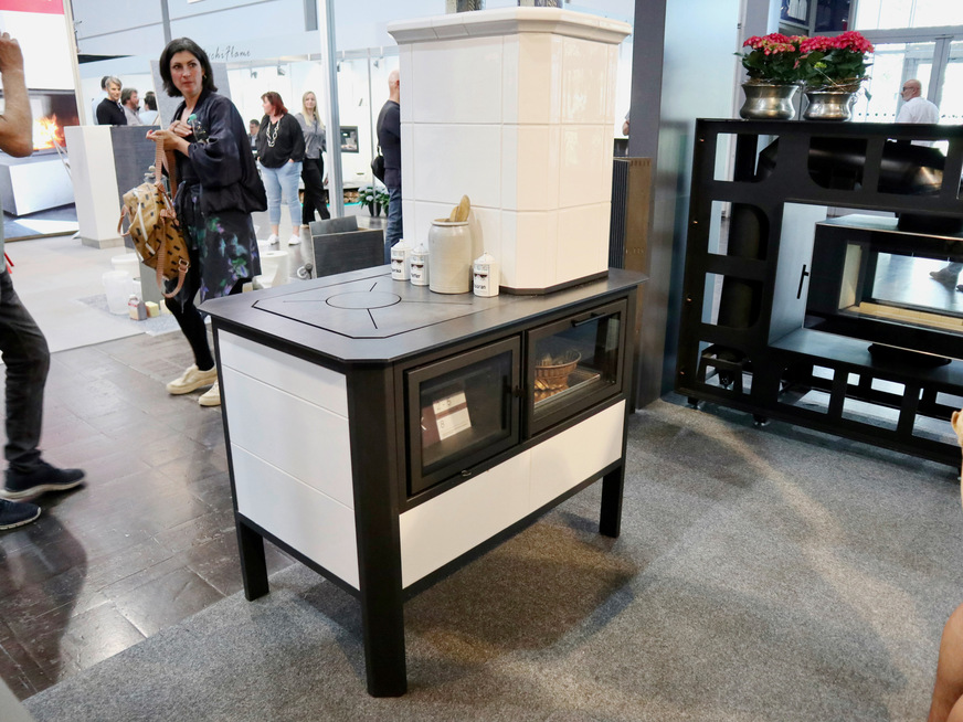 Grundofenfeuerraum „SMK“ mit angeschlossenem keramischen Zugsystem.