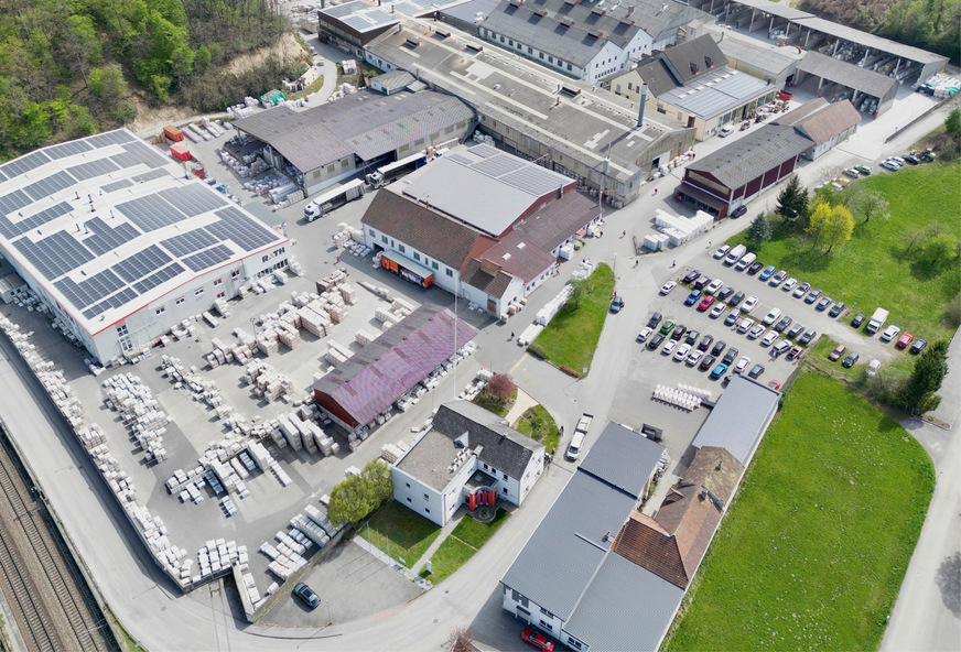 Das Werksgelände in Krummnussbaum aus der Vogelper­spektive.