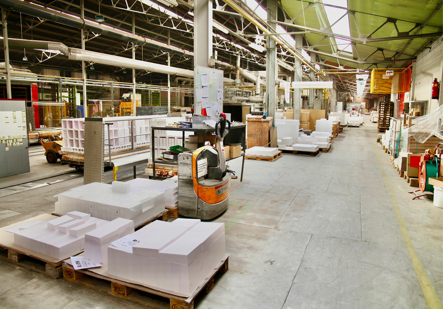 Eine der Produktionsstraßen für Schamotte und andere Feuerfest-Materialen am Standort Krummnussbaum.