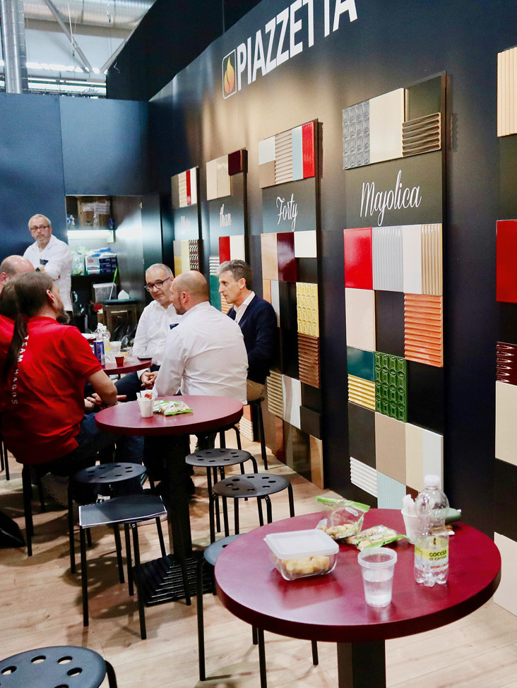 Über 40 Farben und Formen umfasst das Keramik-Spektrum des norditalienischen Herstellers.