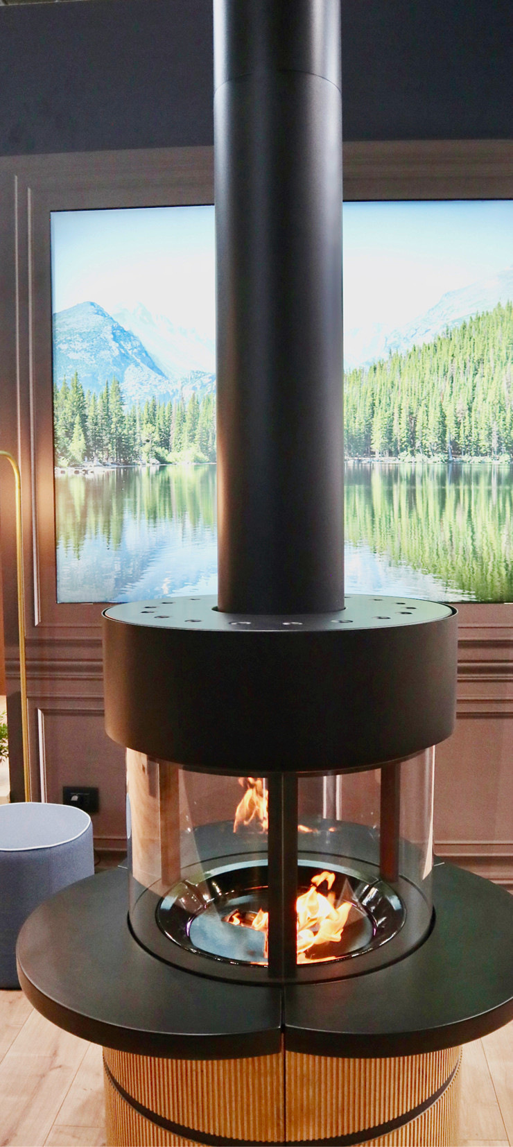 Panoramic-Kamin „Treis“.