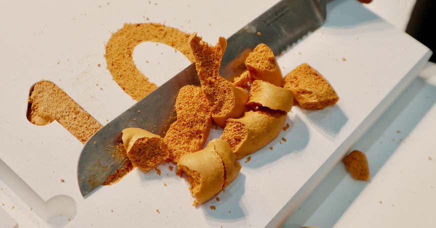 Überstehender Schaum läst sich einfach wegschneiden.