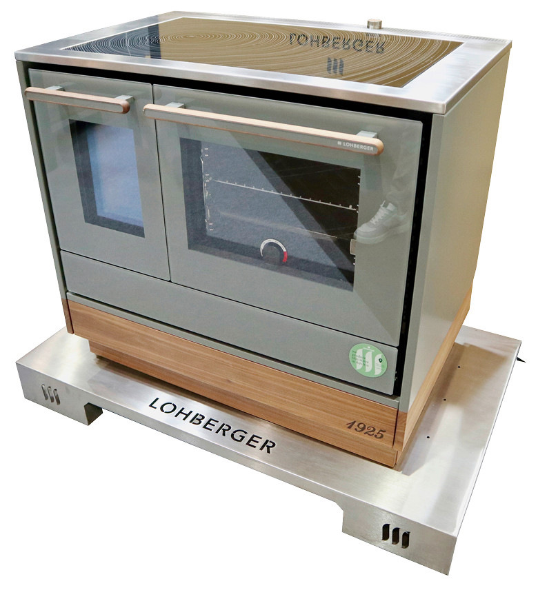 Holzsockel mit ­Jahreszahlengravur.