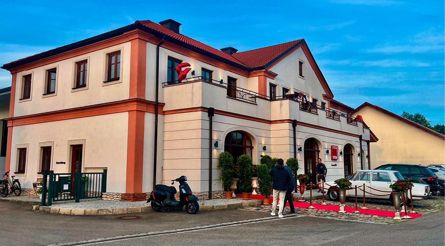 Das OI Firmengebäude bot reichlich Platz zum Feiern.