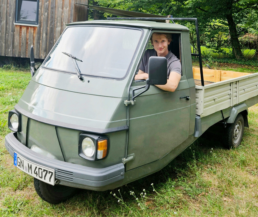 Ben kennt sich auch mit den italienischen Piaggio-Kult-Dreirädern „Ape“ aus. Sie haben ihm schon mit 16 Mobilität ermöglicht.