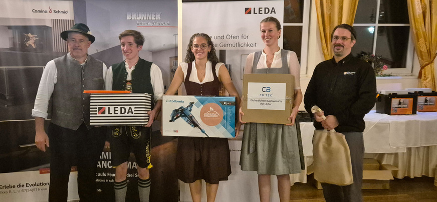 Obermeister Dietmar Sewald, Kilian Simon Demberger (Ofenbau Madl GmbH, Stephanskirchen), Paula Marie Forster (Johannes Forster, Zolling), Laura Ihle (Kachelofenbau GmbH, Burgau), Benjamin Käser, Ausbilder SHK Innung München