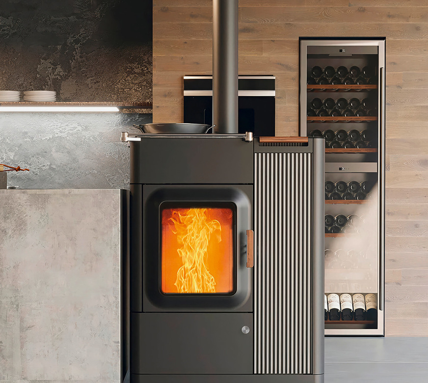 Mit der Ausführung „Cook“ bietet Austroflamm eine weitere Variante des Modells „Mo Duo“ an, auf der auch gekocht werden kann.