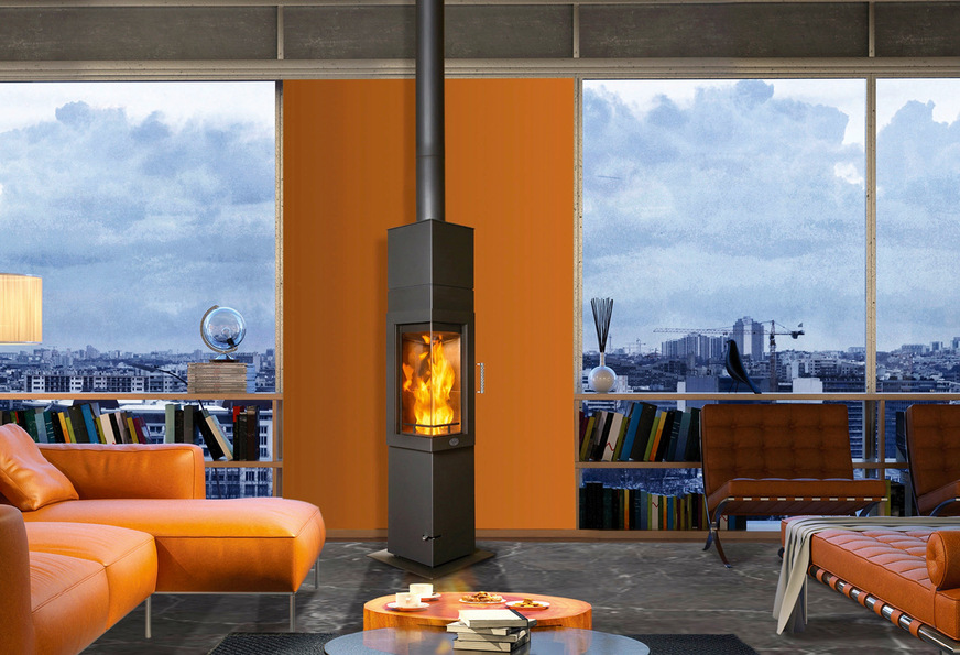Das Kaminofenmodell „Erfurt SP“ ist eines von mehreren Max Blank Geräten, die sich wahlweise mit Scheitholz oder Pellets im Naturzug betreiben lassen, das sorgt mit beiden Brennstoffen für ein sehr schönes Flammenbild.