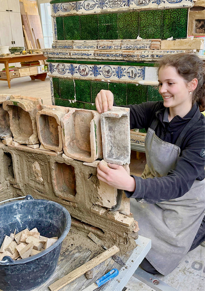 Die Schweizerin Ester Nagy, das junge Ofenbautalent aus K&L 7/25, hat nach Matura und abgeschlossener Ausbildung bereits mit 20 Jahren ihr eigenes Ofenbau-Unternehmen gegründet.
