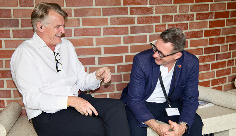 Auf den Gängen wurde intensiv ­diskutiert und gescherzt.