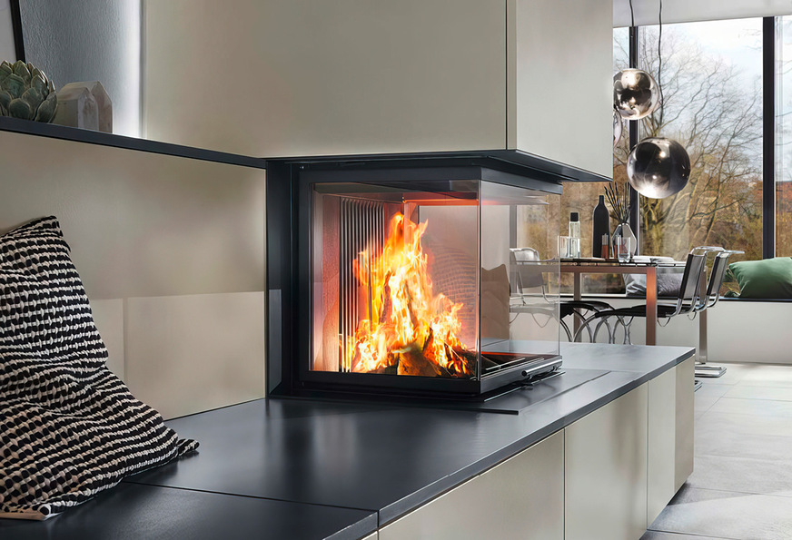 Mit dem Kamineinsatz „EkkoU 67 (45) 51h“ baut Camina & Schmid seine technisch verbesserte „Evo“-Produktlinie weiter aus.