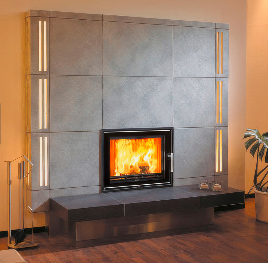 Gelegentlich passen auch Kamineinsätze wie der Vida W von Leda in einen Bestandskamin. Dieser hier verfügt sogar über Wassertechnik.