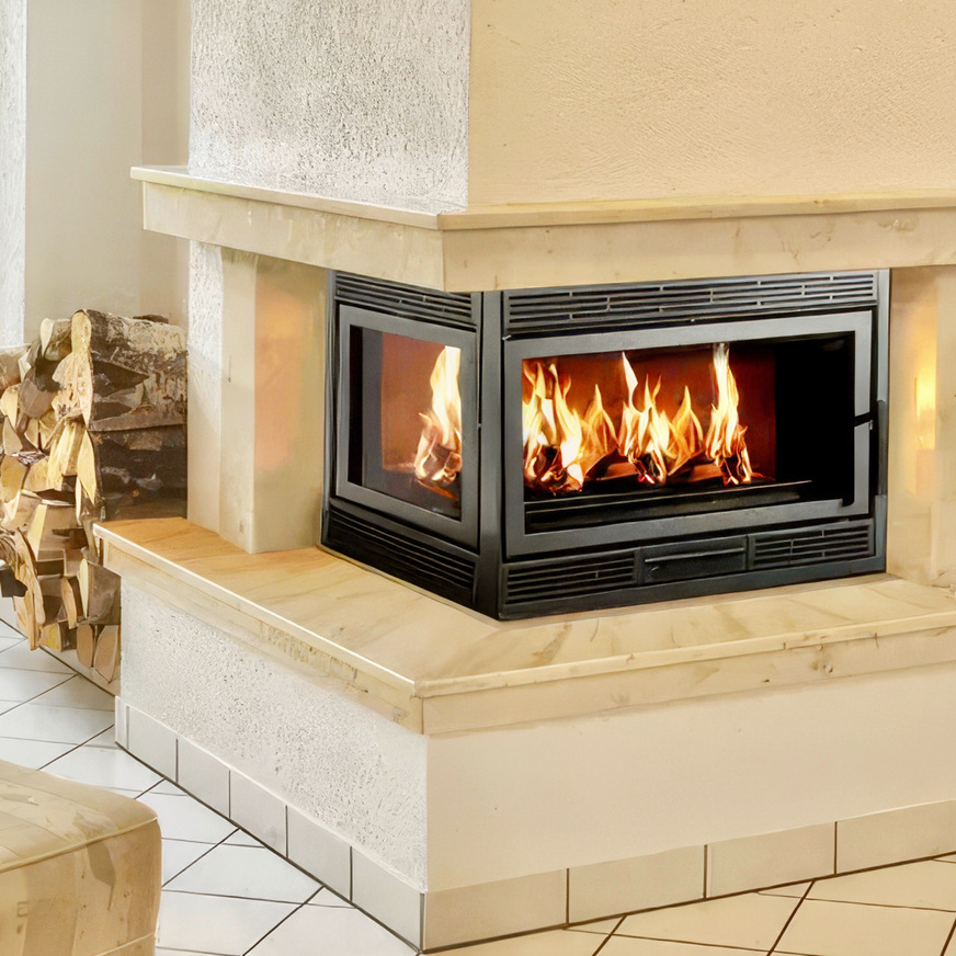 Durch eine Spartherm-Maßanfertigung konnte dieser schöne Marmor-Natursteinkamin ­erhalten bleiben.