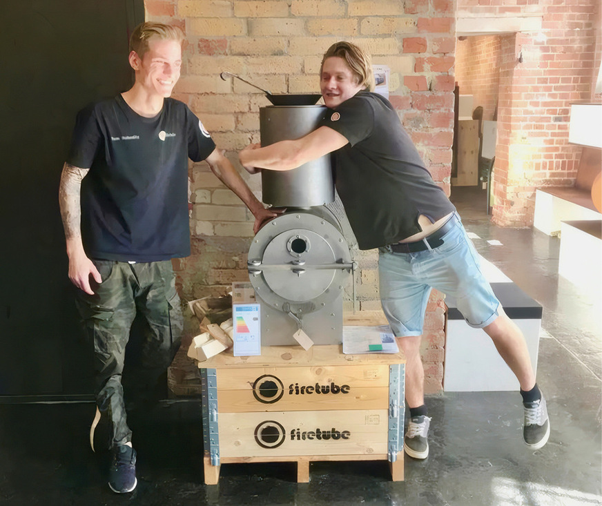 Gemeinsam mit seinem Bruder Tom (links) entwarf und konstruierte Jim den „tinytube“, eine kleinere und günstigere Version des erfolgreichen firetube mit ähnlicher Vielseitigkeit und gleicher Wertigkeit.